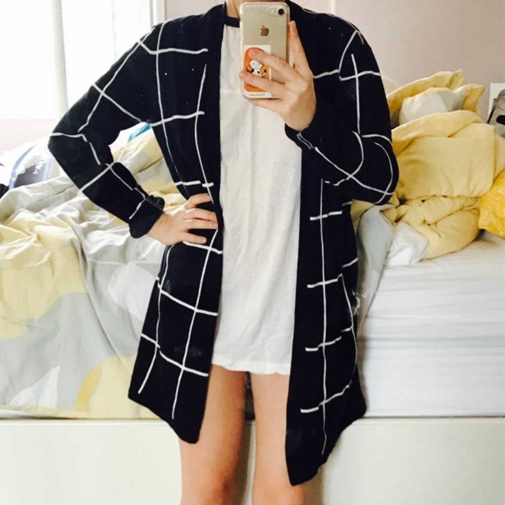 FINAL PRICE ✨Vince Camuto ✨ Longline Grid Cardigan